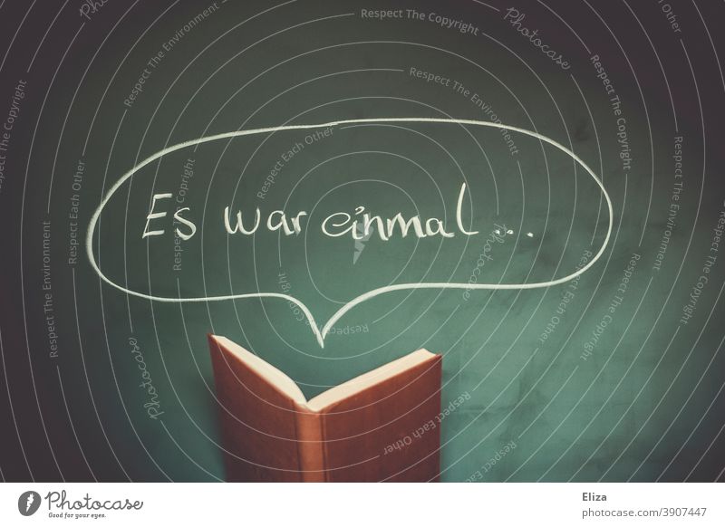 Märchenstunde - Aufgeschlagenes Buch mit dem Satz "Es war einmal..." es war einmal vorlesen Märchen erzählen Geschichte grün Märchengeschichten Märchenbuch