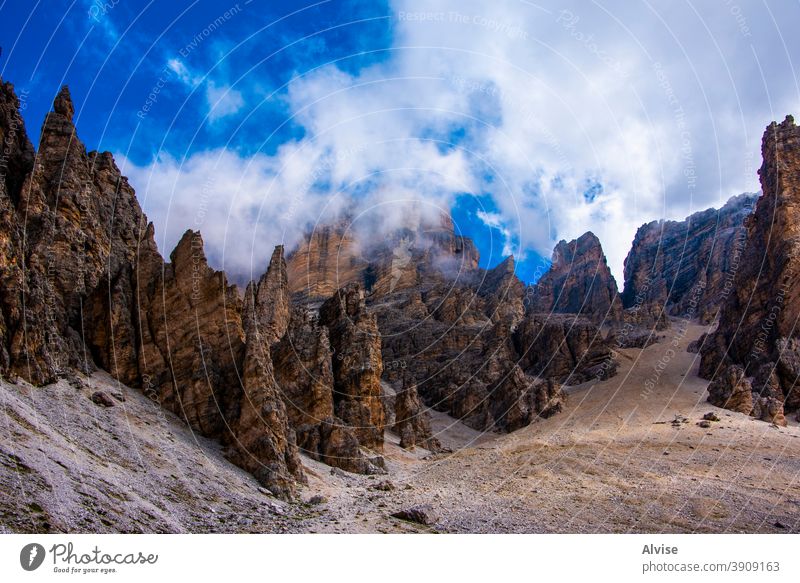 Wolken und Dolomitengipfel zwei Natur Landschaft Himmel Italien Gipfel Ansicht reisen Berge u. Gebirge Alpen alpin wandern Cortina Tal Europa Sommer Panorama