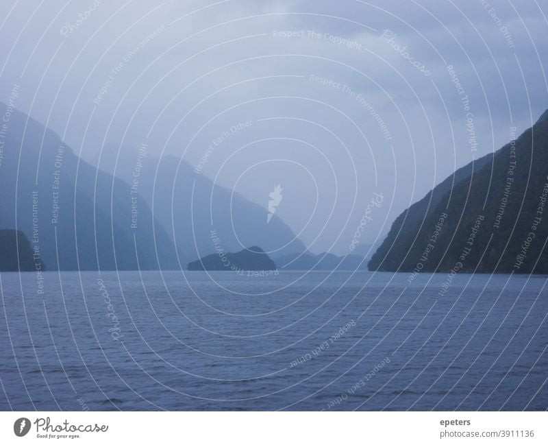 Doubtful Sound, Neuseeland Zweifelhafter Klang Südinsel Tourismus Sehenswürdigkeit Neuseeland Landschaft fiord Fjord Berge Ansicht Bergblick Wasser Wasserstraße