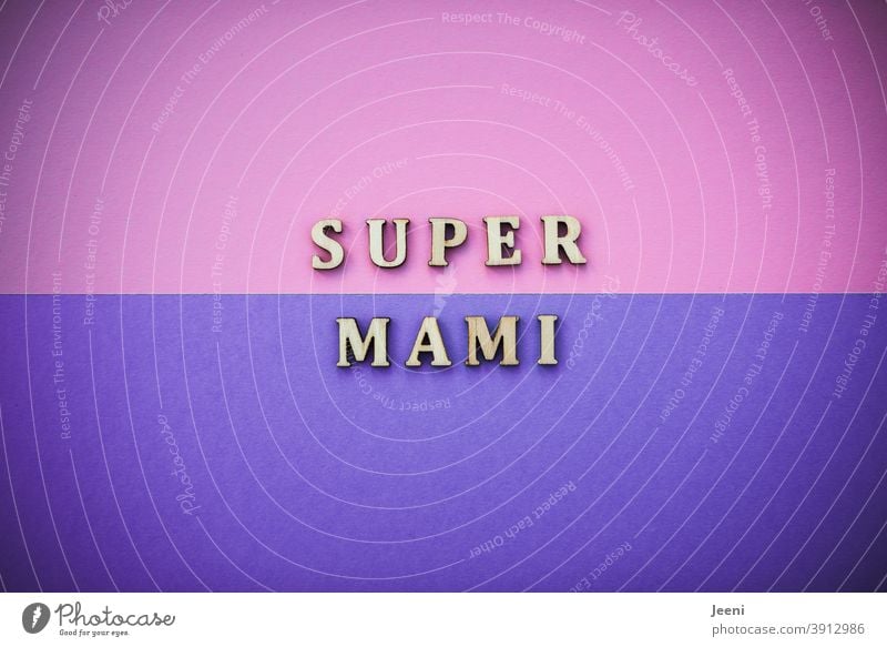 SUPERMAMI Mutter Mutterliebe Supermami Mama Liebe Kind Eltern Glück Familie & Verwandtschaft Kinder Freude Leben Gefühle Zusammenhalt Erziehung Buchstaben Wort