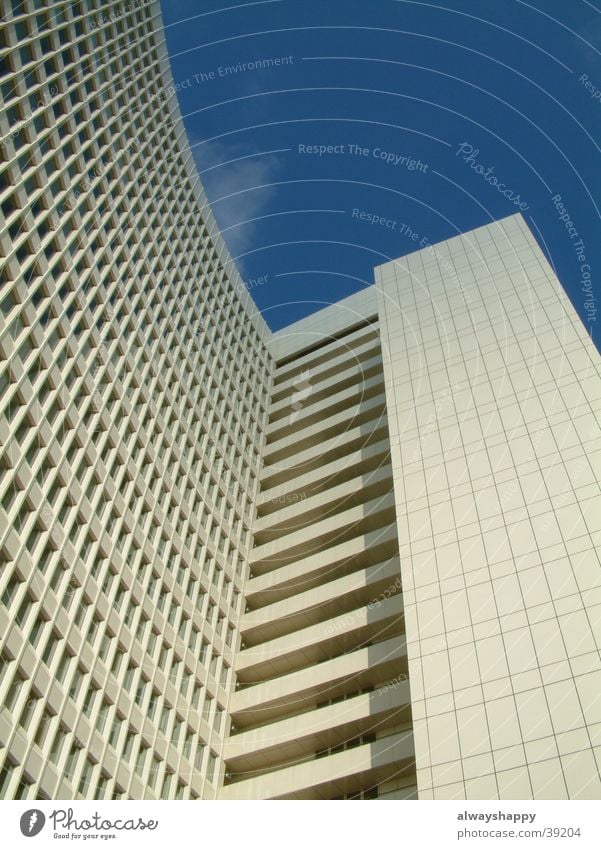 Hochhaus Futurismus Zukunft weiß kalt trist Fenster Architektur Hamburg Altona Himmel blau Fortschritt modern Einsamkeit