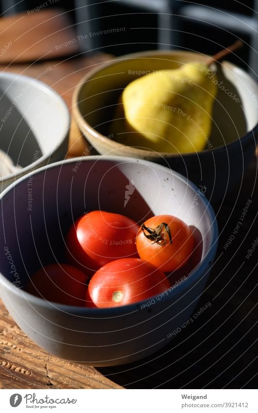 Tomaten in Schale tomatensauce Schalen & Schüsseln kochen Gemüse frisch lecker Slowfood Birne Bioprodukte Sommer Ernährung Vegetarische Ernährung Mittagessen