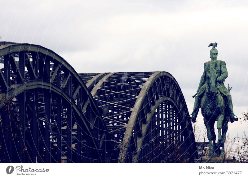 Zeitgeschichte I Kaiser Wilhelm II Denkmal Statue Reiter Pferd Himmel Reiterstandbild Wahrzeichen Reiterdenkmal Sehenswürdigkeit historisch Skulptur