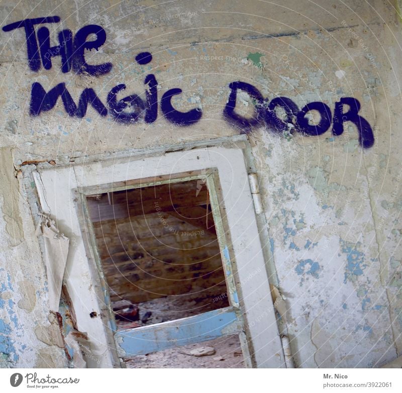 The magic Door Tür lost places Ruine Zauberei u. Magie Architektur verfallen Vergänglichkeit Zahn der Zeit Wandel & Veränderung kaputt Verfall alt Zerstörung