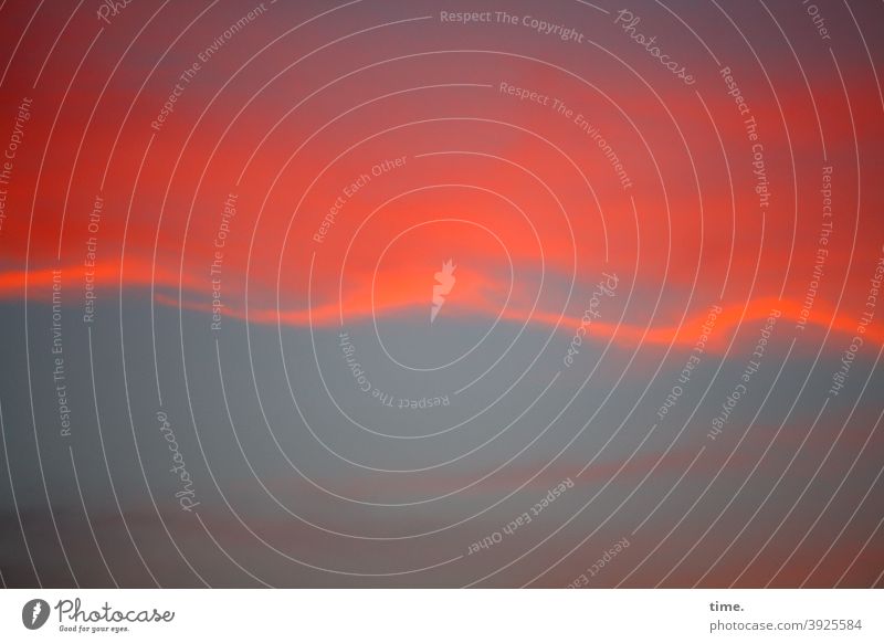 Märchenstunde wolke abend horizont himmel lichterscheinung lichtverlauf schleier schlieren dunkel rot dämmerung ostsee natur naturschauspiel ruhe überraschung