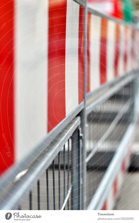 Hier geht's irgendwie nicht weiter Absperrung Sicherheit Barriere Zaun Schutz Baustelle Strukturen & Formen Gitter