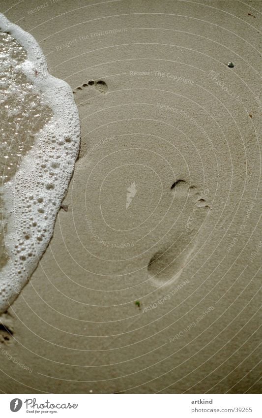 lechos del pie Strand Meer Wellen Fußspur Gelassenheit ruhig Meerwasser Europa Freiheit Natur Wasser Meeresrauschen Barfuß