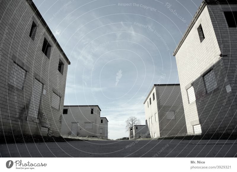 Zeitgeschichte I Wollseifen Haus Gebäude Geisterstadt Unbewohnt verfallen Architektur Dorf Einsamkeit heimatlos Flucht Kleinstadt Truppenübungsplatz