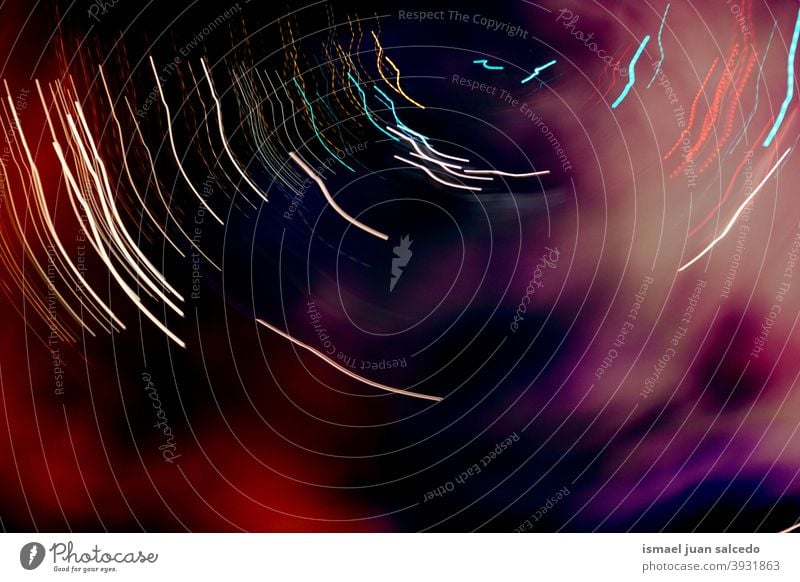 Mehrfarbige Lichter bei Nacht verwischen die Bewegung Straßenlaternen Geschwindigkeit Linien Farben farbenfroh Bokeh hell glänzend Unschärfe verschwommen