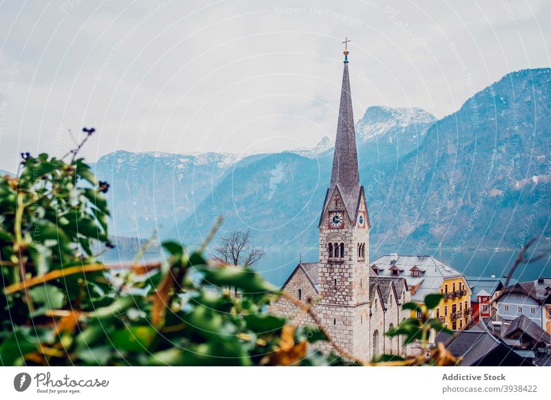 Kleine malerische Stadt am Seeufer im bergigen Salzkammergut Kirche Landschaft Berge u. Gebirge Architektur Erbe Sightseeing Fernweh Dorf Hallstatt Österreich