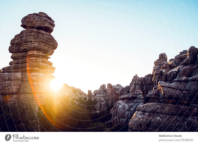 Karstfelsen in bergigem Gelände gegen Sonnenuntergang Himmel Berge u. Gebirge felsig Formation Ambitus Klippe Landschaft Natur malerisch Berghang ungewöhnlich