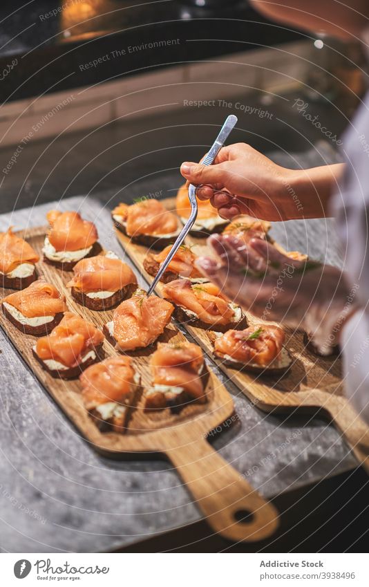 Die Küche des französischen Restaurants französisches Essen französischer Stil stylisch Hohe Küche elegant preiswert Speise Lebensmittel hohe Qualität