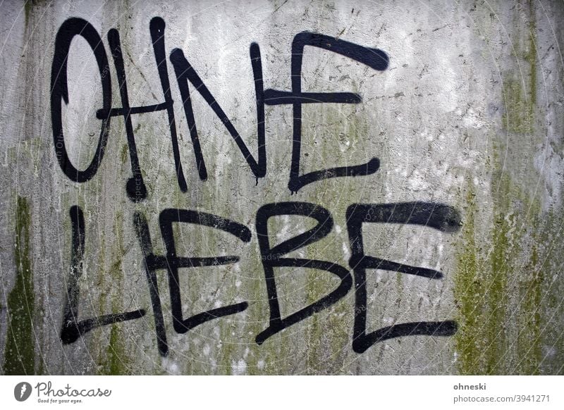 Ohne Liebe Graffiti Tag Wand Schriftzeichen Außenaufnahme Gefühle Verliebtheit Partnerschaft Trennung Scheidung Mauer Einsamkeit allein Depression Traurigkeit