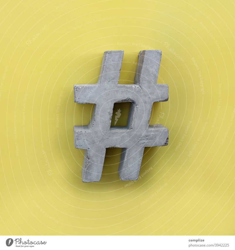 Hashtag aus #Beton Textfreiraum unten Textfreiraum oben Textfreiraum links Textfreiraum rechts Farbfoto bloggen Blog posten Meta-Tag Internet hashtag schreiben