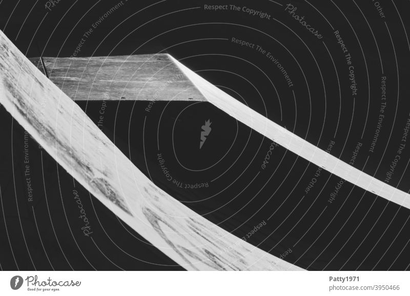 Skaterrampe - Scharfe Kanten im kontrastreichen Spiel mit Licht und Schatten Skaterbahn Rampe Kontrast abstrakt Strukturen & Formen Menschenleer Linie