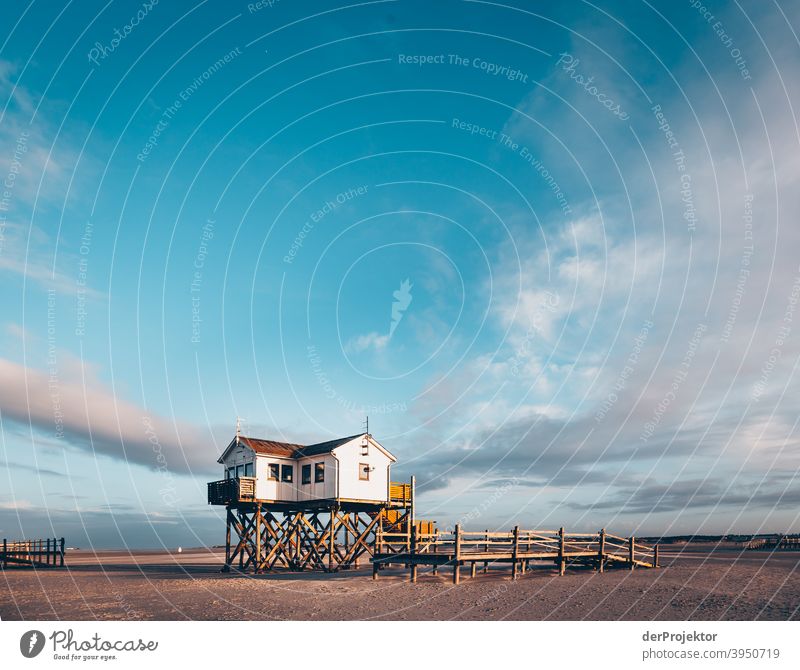 Mittags in San Peter-Ording am Strand mit Giftbude II Weitwinkel Panorama (Aussicht) Totale Froschperspektive Starke Tiefenschärfe Sonnenaufgang Sonnenlicht