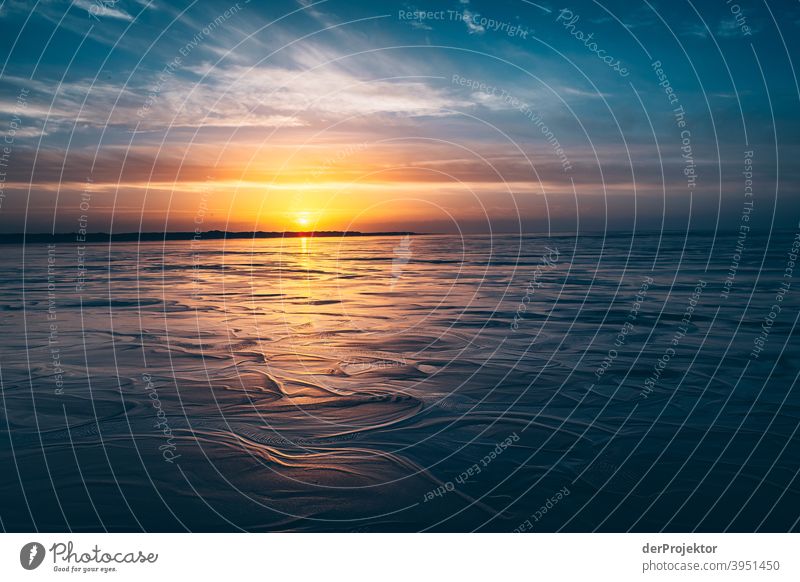 Morgens in San Peter-Ording am Strand II Weitwinkel Panorama (Aussicht) Totale Froschperspektive Starke Tiefenschärfe Sonnenaufgang Sonnenstrahlen Sonnenlicht