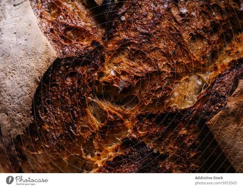 Frisch gebackenes Brot auf dem Tisch Kruste Bäckerei frisch Lebensmittel Tradition Brotlaib Küche kulinarisch rustikal abschließen hölzern Feinschmecker Gebäck