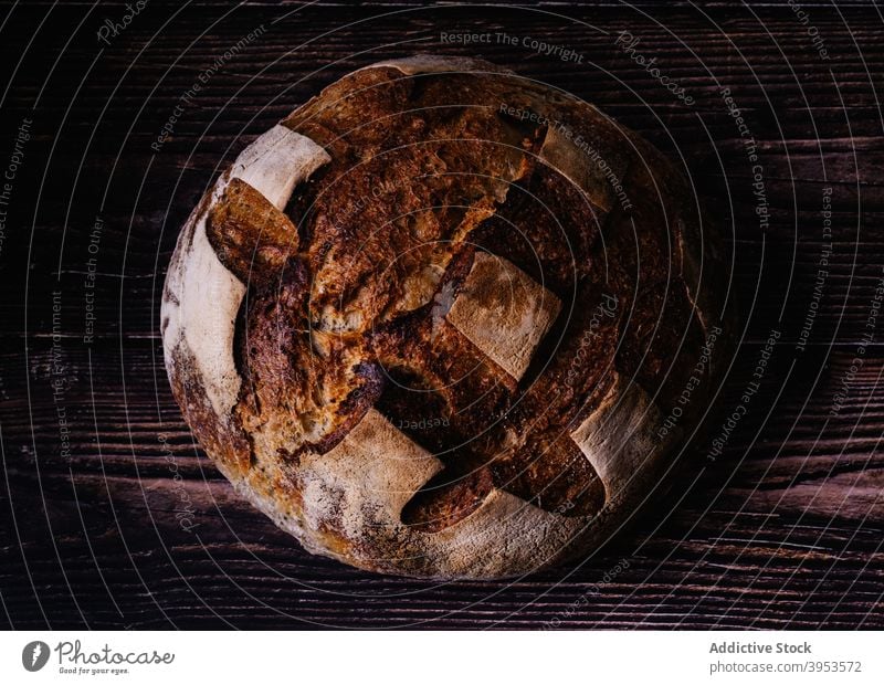 Frisch gebackenes Brot auf dem Tisch Kruste Bäckerei frisch Lebensmittel Tradition Brotlaib Küche kulinarisch rustikal hölzern Feinschmecker Gebäck Gastronomie