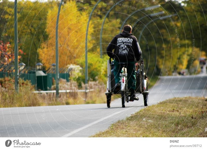 Der Terror kommt langsammm Fahrrad Geschwindigkeit Mann Mensch Witz Natur