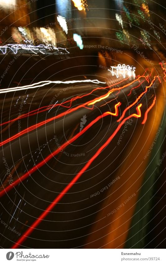 Mobilität III Streifen Licht Nacht dunkel schwarz weiß gelb Geschwindigkeit Beschleunigung Langzeitbelichtung Blendeneffekt Rücklicht Köln rot Verkehr PKW
