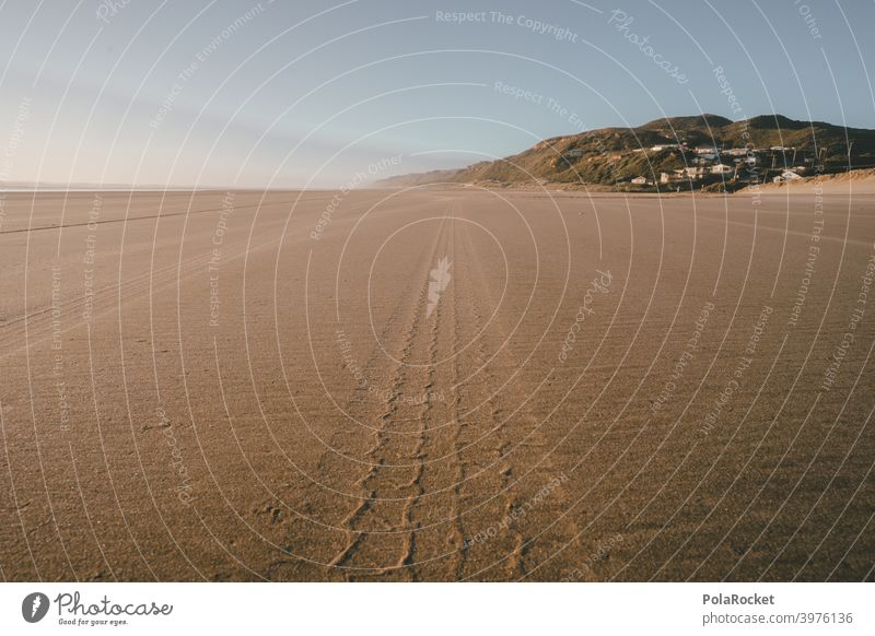 #AS# Auf der Spur Autospuren Spuren spurenlesen Strand gicht Sand Sandstein Sandstrand Außenaufnahme Menschenleer Meer Natur Tag Küste Sommerurlaub Farbfoto