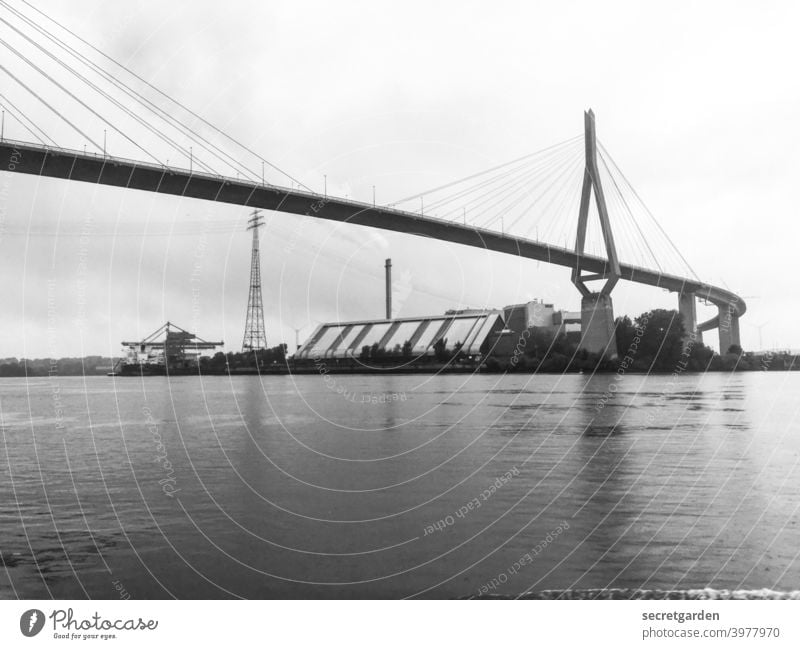 Tschüss Lieblingsbrücke. Köhlbrandbrücke Hamburg Brücke Schwarzweißfoto Elbe Bauwerk Hafen Hafenstadt Sehenswürdigkeit Wahrzeichen Architektur außergewöhnlich