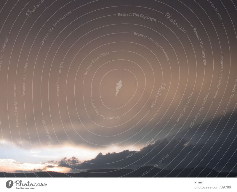 Wilder Abend Wolken braun dunkel Berge u. Gebirge Himmel