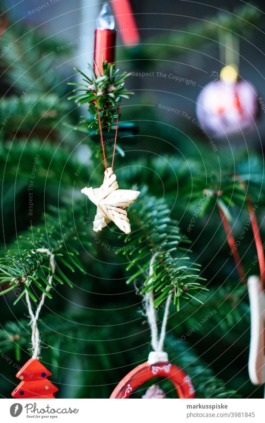 Weihnachtsbaum Dekoration Kind Kindheit Weihnachten weihnachtskugel weihnachtsglocke Weihnachtsgeschenk weihnachtsfeier Weihnachtlich farbenfroh deco dekorieren