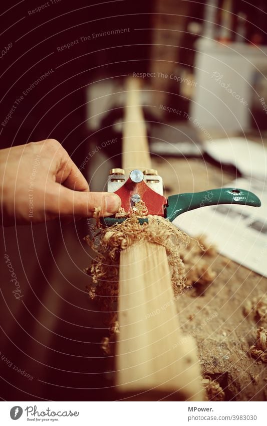 am schweifhobel Holz Hobel Hobeln Hobelbank Handwerk handwerkskunst Keller hobby Holzarbeiten Holzspäne ziehen Schreinerei Zimmerer Werkstatt Nutzholz Gerät