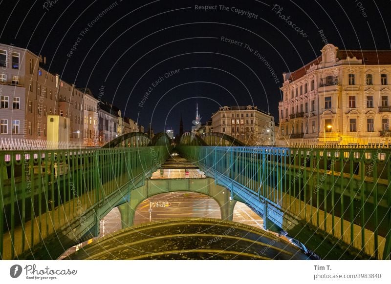 Hochbahn Schönhauser Allee Prenzlauer Berg Nacht Außenaufnahme Berlin Stadt Altstadt Hauptstadt Menschenleer Altbau Stadtzentrum Architektur Gebäude Farbfoto