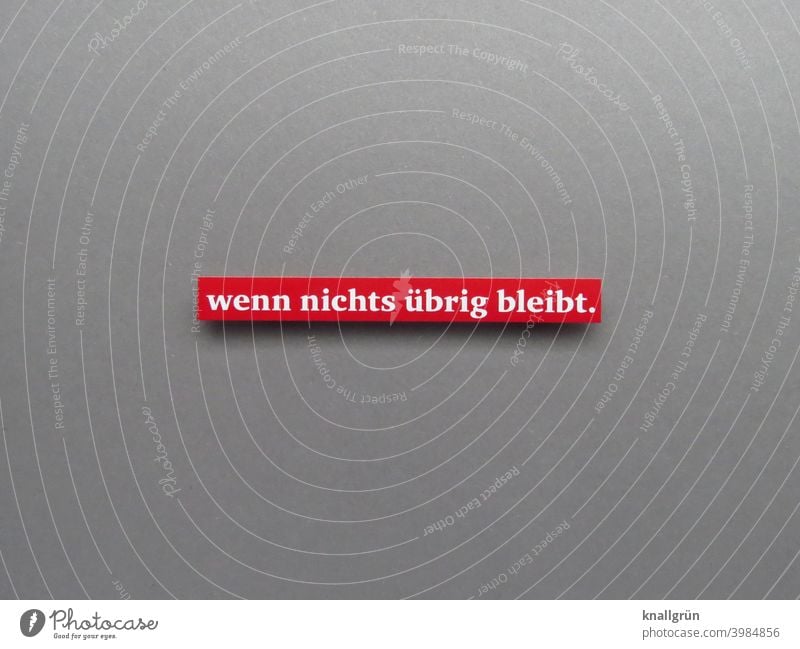 Wenn nichts übrig bleibt. Nichts ausverkauft leer nichts mehr da alle weg Erwartung Stimmung Enttäuschung Gefühle Leere Buchstaben Wort Satz Letter traurig