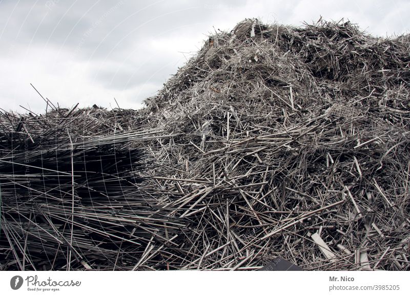 heavy metal VIII Industrie schrottreif Metall Schrottplatz Müllhalde Recycling Umweltverschmutzung Haufen Arbeitsplatz Teile u. Stücke ansammeln Handel trashig