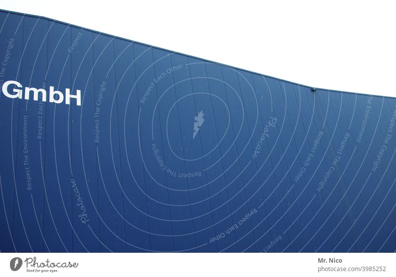 GmbH gmbh Industrieanlage Gebäude Lagerhalle Fassade Fassadenverkleidung Industriefotografie Wellblech Architektur Halle Strukturen & Formen