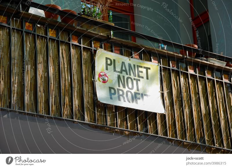 Planet Not Profit Balkon Sichtschutz Großbuchstabe Englisch Umweltschutz Typographie Schilder & Markierungen befestigt Blumentopf Blumenkasten Berlin