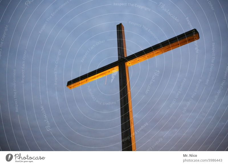 Kreuz Gipfelkreuz Himmel Wolken Christliches Kreuz Glaube Holz Kraft Zeichen Hoffnung Symbole & Metaphern Friedhof Religion & Glaube Christentum Kruzifix Gott