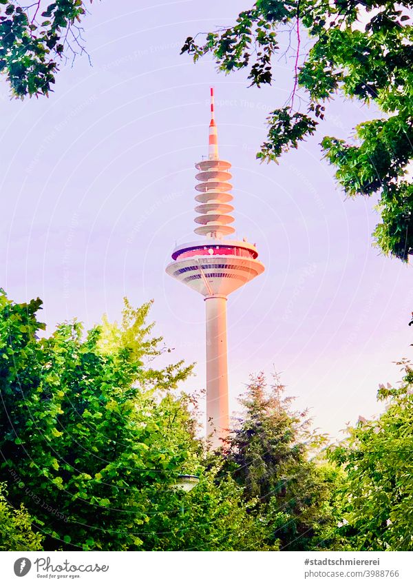 Ginnheimer Spargel Funkturm Hochhaus Architektur Wahrzeichen Frankfurt am Main Skyline Himmel Architekturfotografie blau