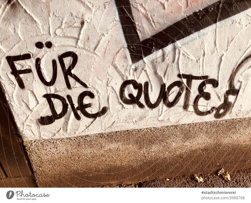 Für die Quote Frauenquote Emanzipation Feminismus Gleichstellung Gesellschaft (Soziologie) Gleichberechtigung Politik & Staat Farbfoto Außenaufnahme