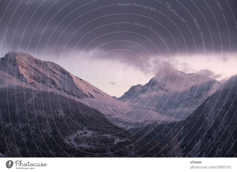 Berge im Abenrot Abendrot bergwelt Felsen Schweiz sonneuntergang Wolkenhimmel