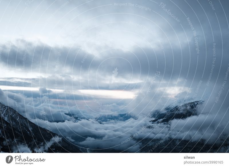 Talsicht am Abend Abendrot bergwelt Felsen Schweiz sonneuntergang Wolkenhimmel