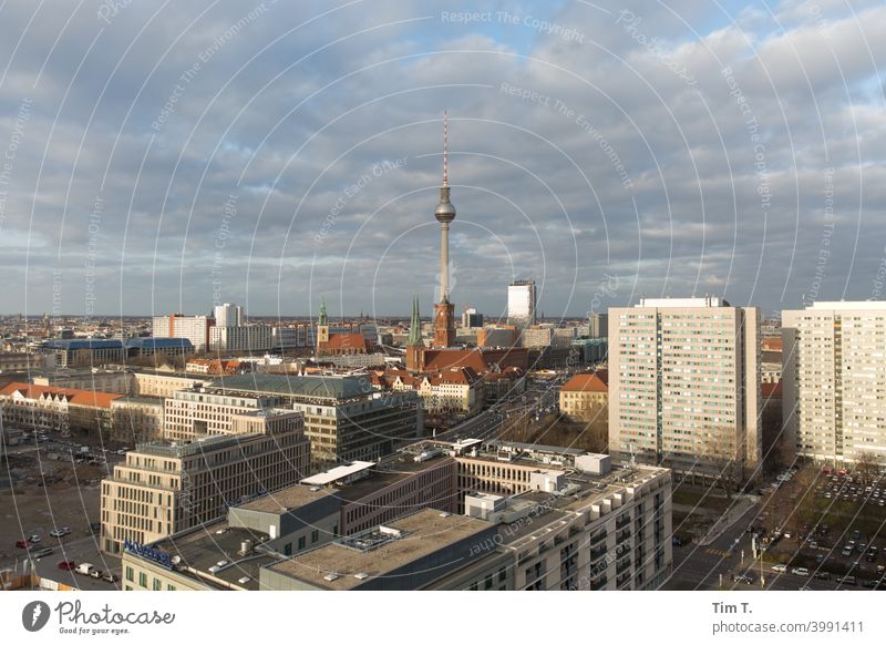 Skyline Berlin Ost Architektur modern Hauptstadt Berlin-Mitte Großstadt Stadtzentrum Deutschland Himmel Haus Neubau Textfreiraum Menschenleer Wolken Plattenbau