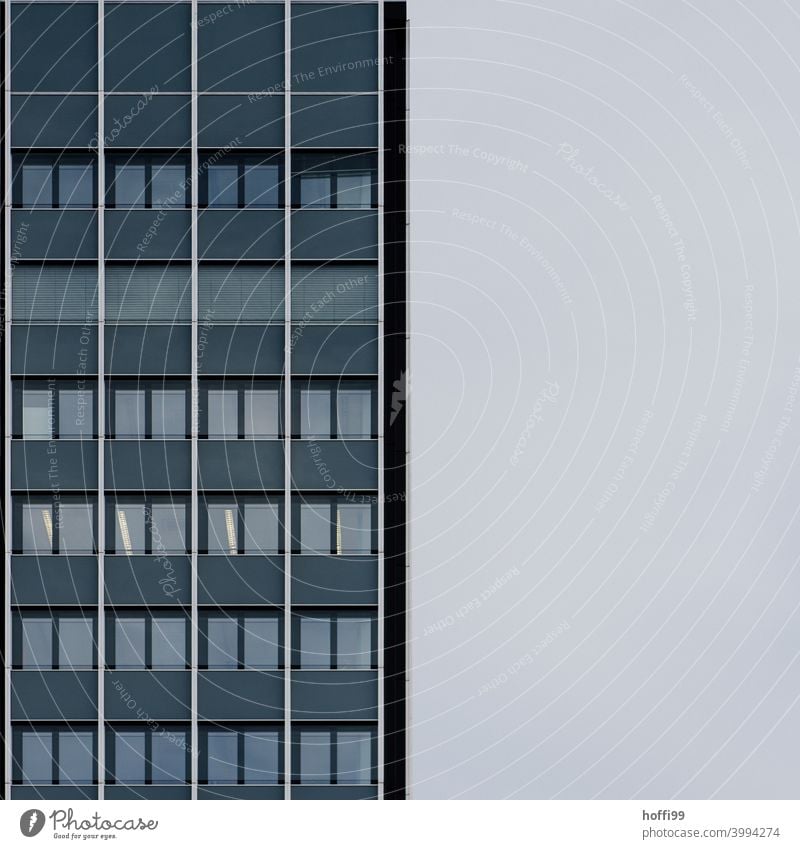 Hochhaus Himmel Wolkenkratzerin Architektur Skyline hoch Fassade modern Stadtzentrum Großstadt Gebäude Haus Büro urban Business Fenster Konstruktion Glas