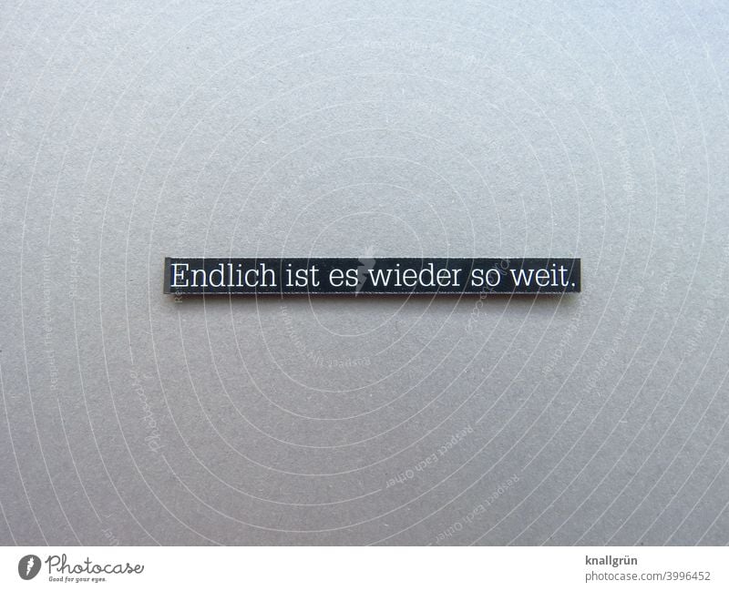 Endlich ist es wieder so weit. Zeit warten Termin & Datum Verabredung geduldig Kalender Ritual Tradition Ungeduld Zeitpunkt Pünktlichkeit Uhr Erwartung Freude