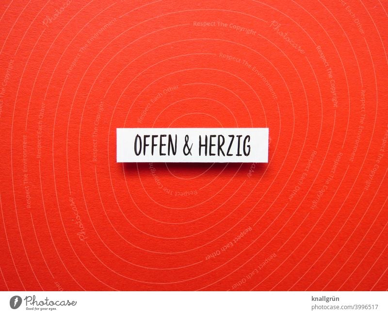 Offen & herzig Gefühle offenherzig Verliebtheit Liebe Romantik Charaktereigenschaft Eigenschaft Menschenleer Schriftzeichen Farbfoto rot weiß schwarz