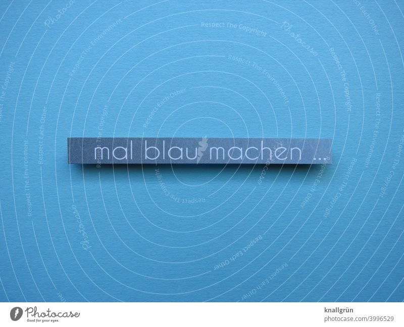 Mal blau machen ... faulenzen ausruhen schwänzen Erholung Pause schlafen Faulheit unmotiviert Müdigkeit liegen genießen relaxen Buchstaben Wort Satz Letter Text