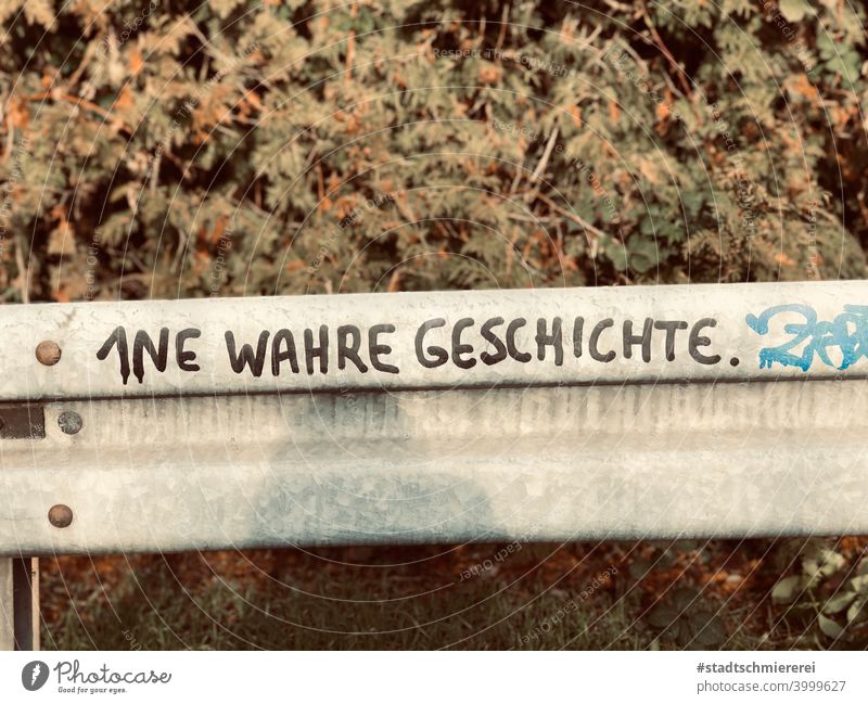 Eine wahre Geschichte es war einmal erzählen Schmiererei Grafifit Märchen Wahrheit Lüge Erzählung Landschaft Straßenkunst