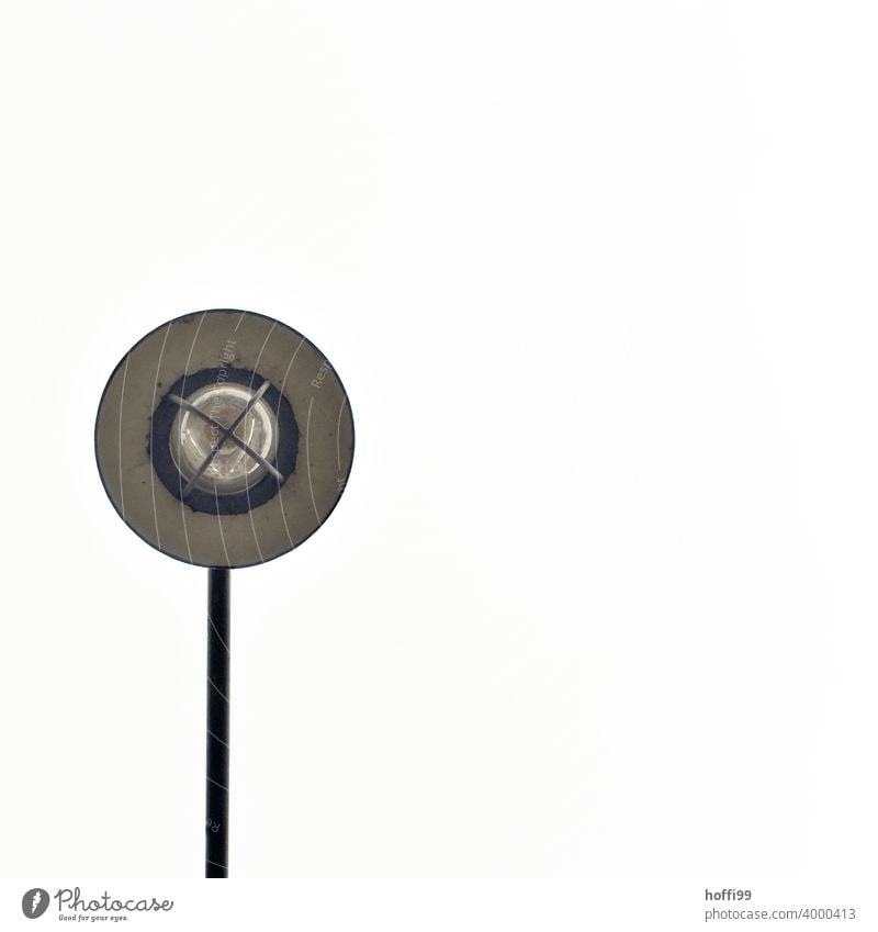 eine Lampe von unten gesehen abstrakt weiß Minimalismus schwarz Himmel Muster Schwarze Textur dunkel Minimales Schwarz schwarz auf weiß minimalistisch