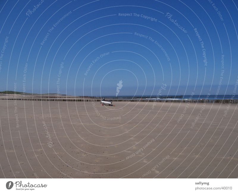 weit und breit Strand Meer Wasserfahrzeug Einsamkeit Niederlande Himmel Sand Nordsee