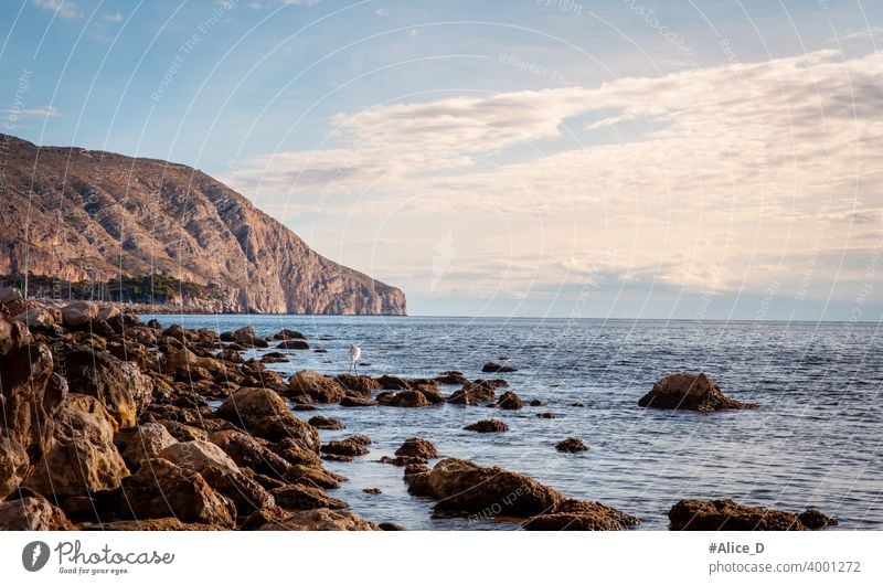 Mittelmeer Küstenlandschaft Nähe Portosenso Spanien Hintergrund Bucht Strand schön blau Klippe Küstenstreifen Küstenlinie Ausflugsziel Europa Hügel Horizont