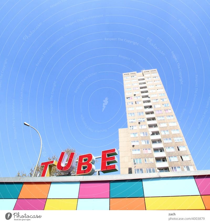 (You)Tube Plattenbau DDR Lichtenberg Marzahn Marzahn-Hellersdorf hellersdorf Hochaus Beton Neubau Hochhaus Häusliches Leben Gebäude Himmel Fassade Fenster